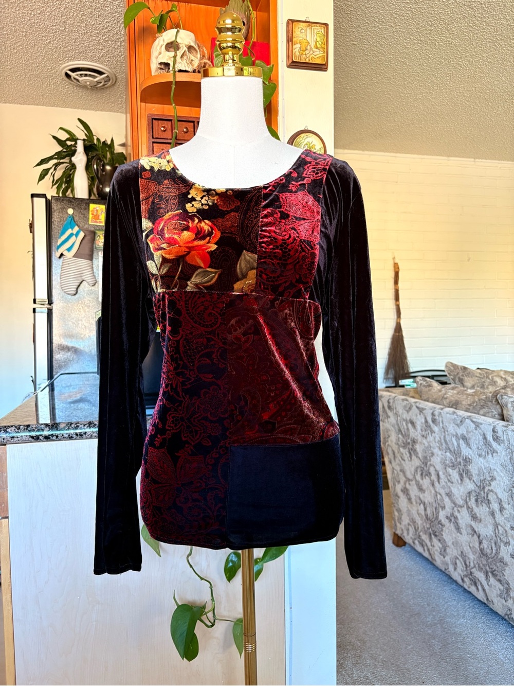Vintage Sag Harbor Black Velvet Patchwork Long-Sleeve Top with Floral Detail